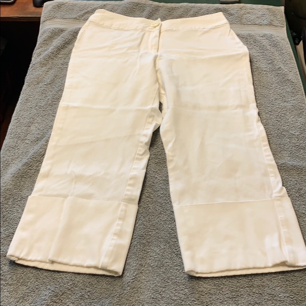 White House Black Market size Capri pants size 6